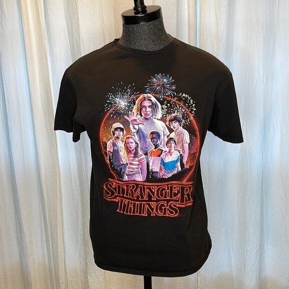 stranger things Other - STRANGER THINGS Graphic T-Shirt Netflix LARGE